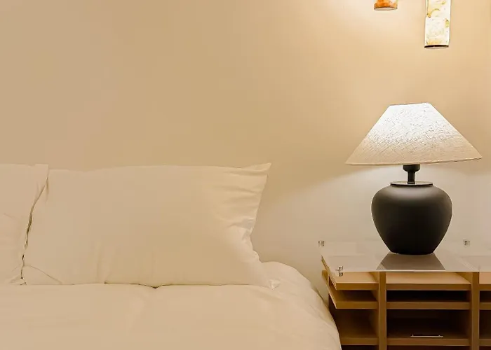 別荘 5 Min To Station, Direct Bus Access, 3br, 4beds, 2beths, Entire 1st Floor House With Private Yard, Free Luggage Storage