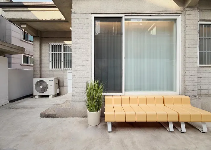 5 Min To Station, Direct Bus Access, 3br, 4beds, 2beths, Entire 1st Floor House With Private Yard, Free Luggage Storage * ソウル特別市